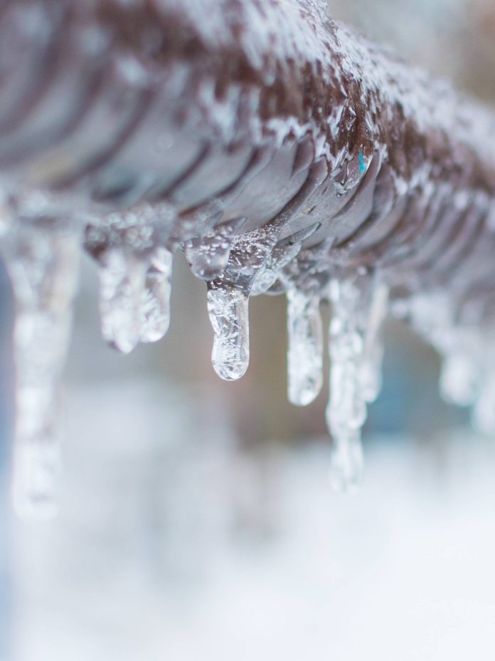 blackriverbysummitproducts-318935-frozen-icicles-pipe-blogbanner-1.jpg