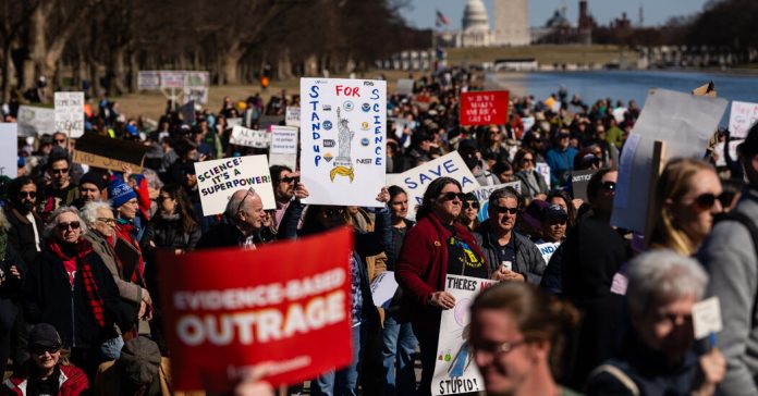 22int-europe-trump-science-01-wtqb-facebookJumbo.jpg