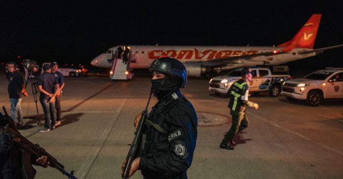 23trump-news-deportation-venezuela-vwcq-facebookJumbo.jpg