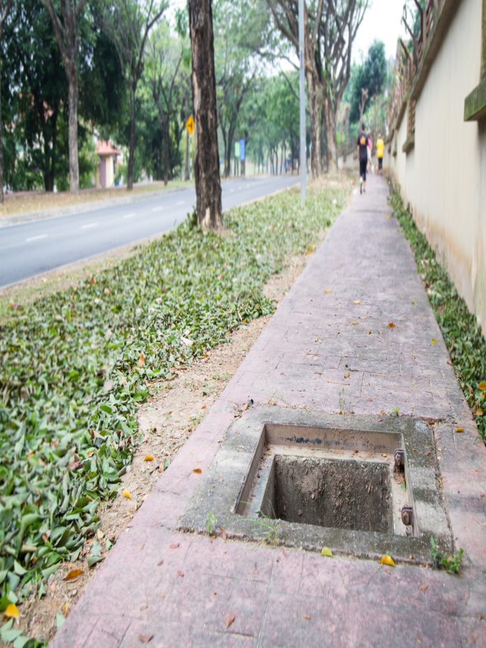 manhole-covers-direct-395779-sidewalk-missing-manhole-image1.jpg